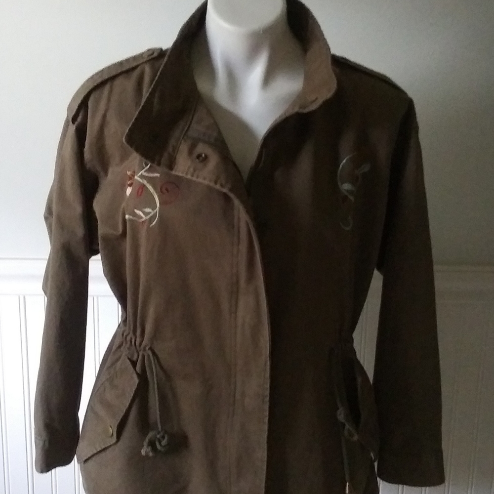 en creme embroidered jacket size sm